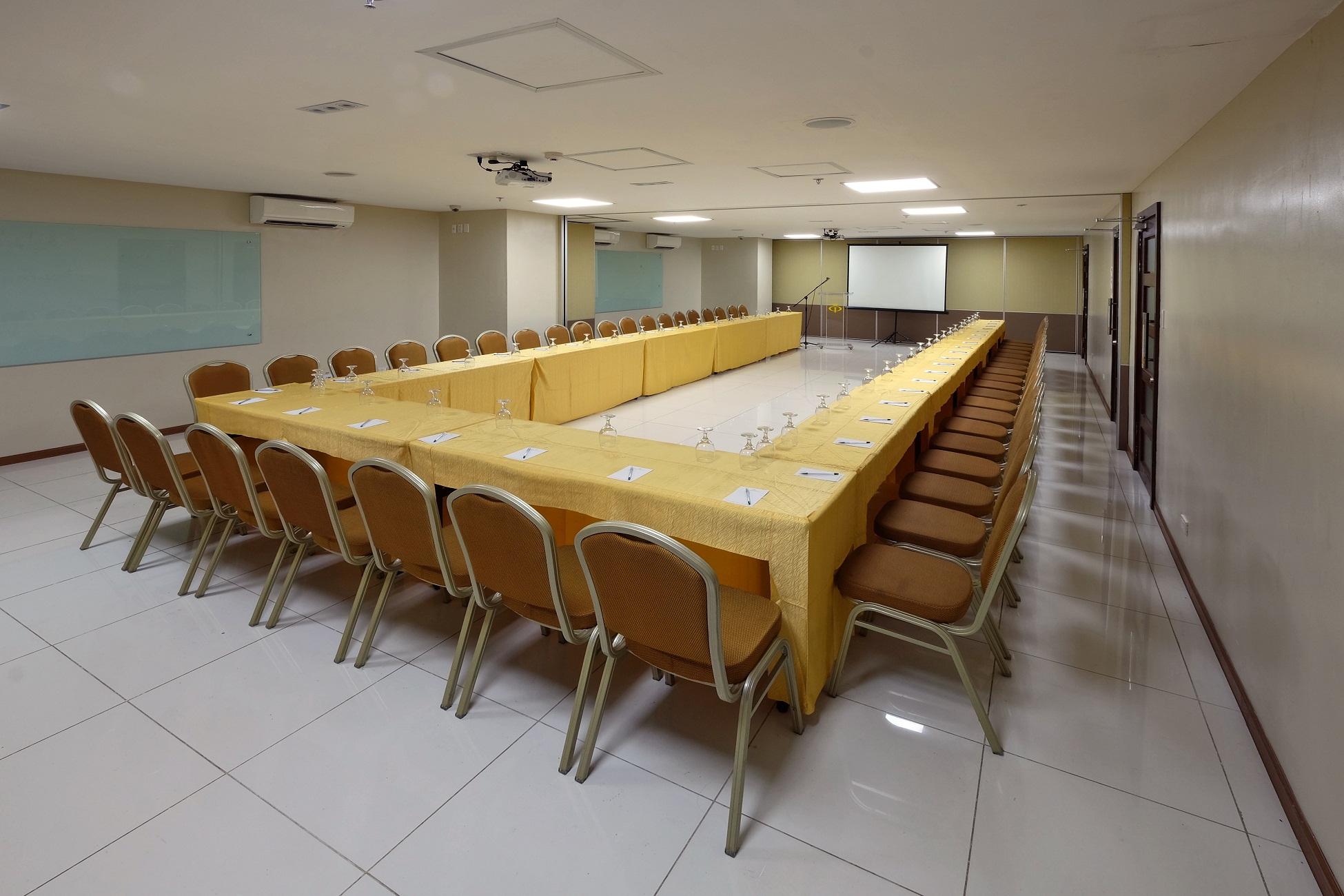 Golden Prince Hotel & Suites Cebu Extérieur photo